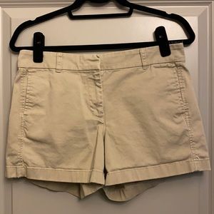Jcrew stretch chino shorts in light khaki
Size 6